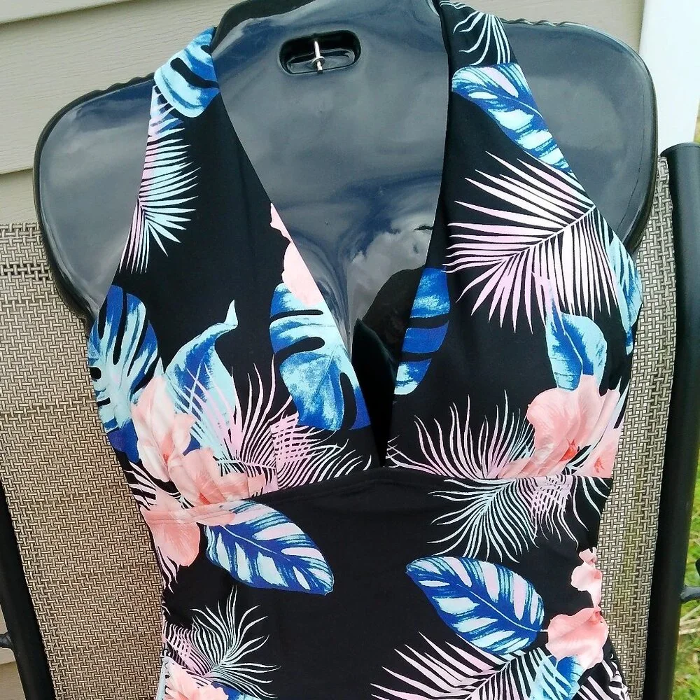 NWOT DKNY Women's One Piece Tummy Control  Waist Halter Neck Swimsuit Sz. MED - Picture 4 of 9